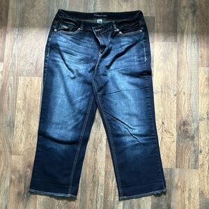 Maurices capri shorts size 11/12 stretch